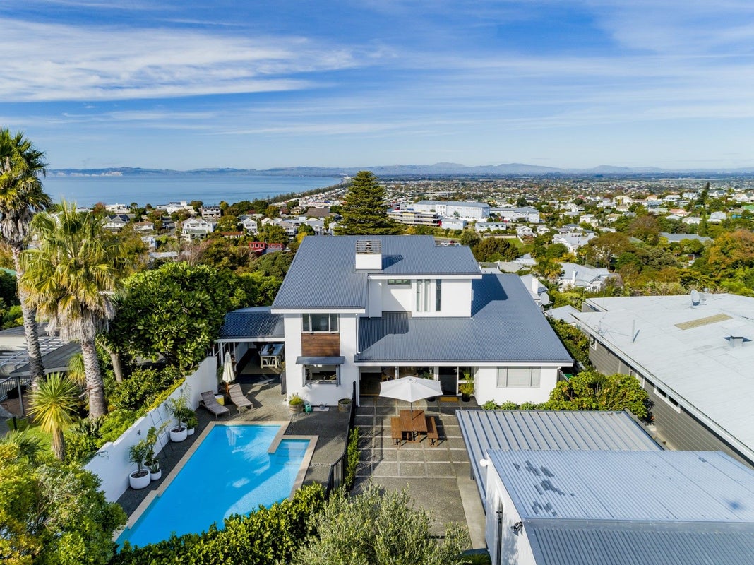 2 Cobden Road, Bluff Hill, Napier - Carousel 2