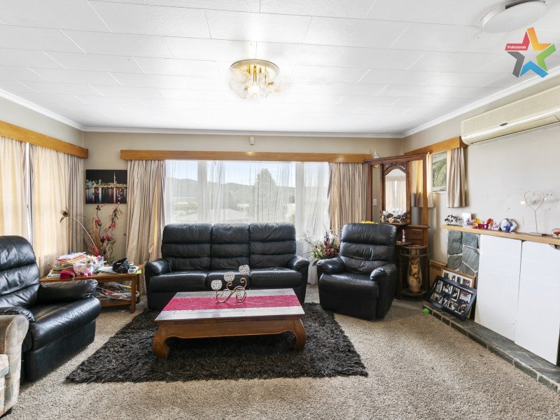 10 Isabel Grove, Wainuiomata, Lower Hutt - Carousel 2
