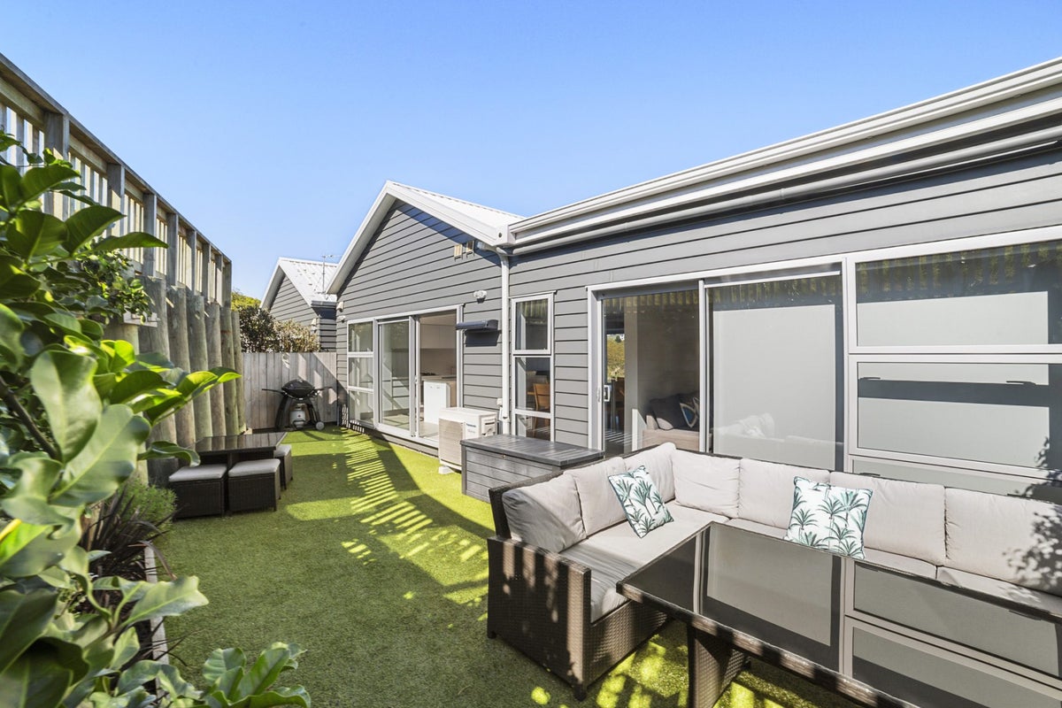 35 Cresswell Place, Johnsonville, Wellington - Carousel 2