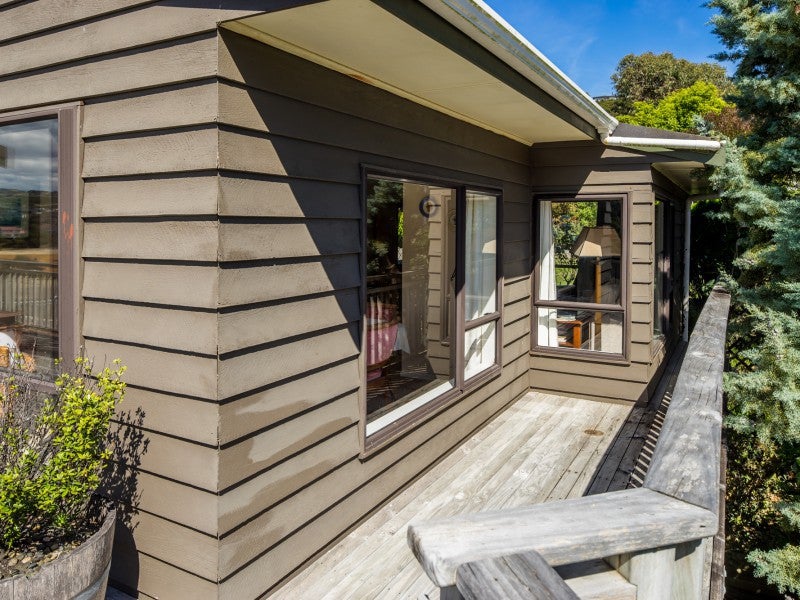 3 Shackle Lane, Whitby, Porirua - Carousel 25