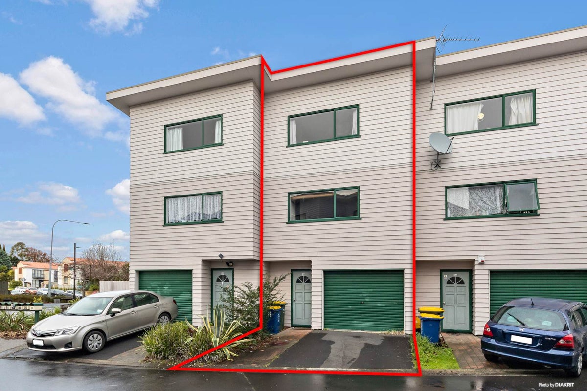 19/1 Briar Way, New Lynn, Auckland - Carousel 1