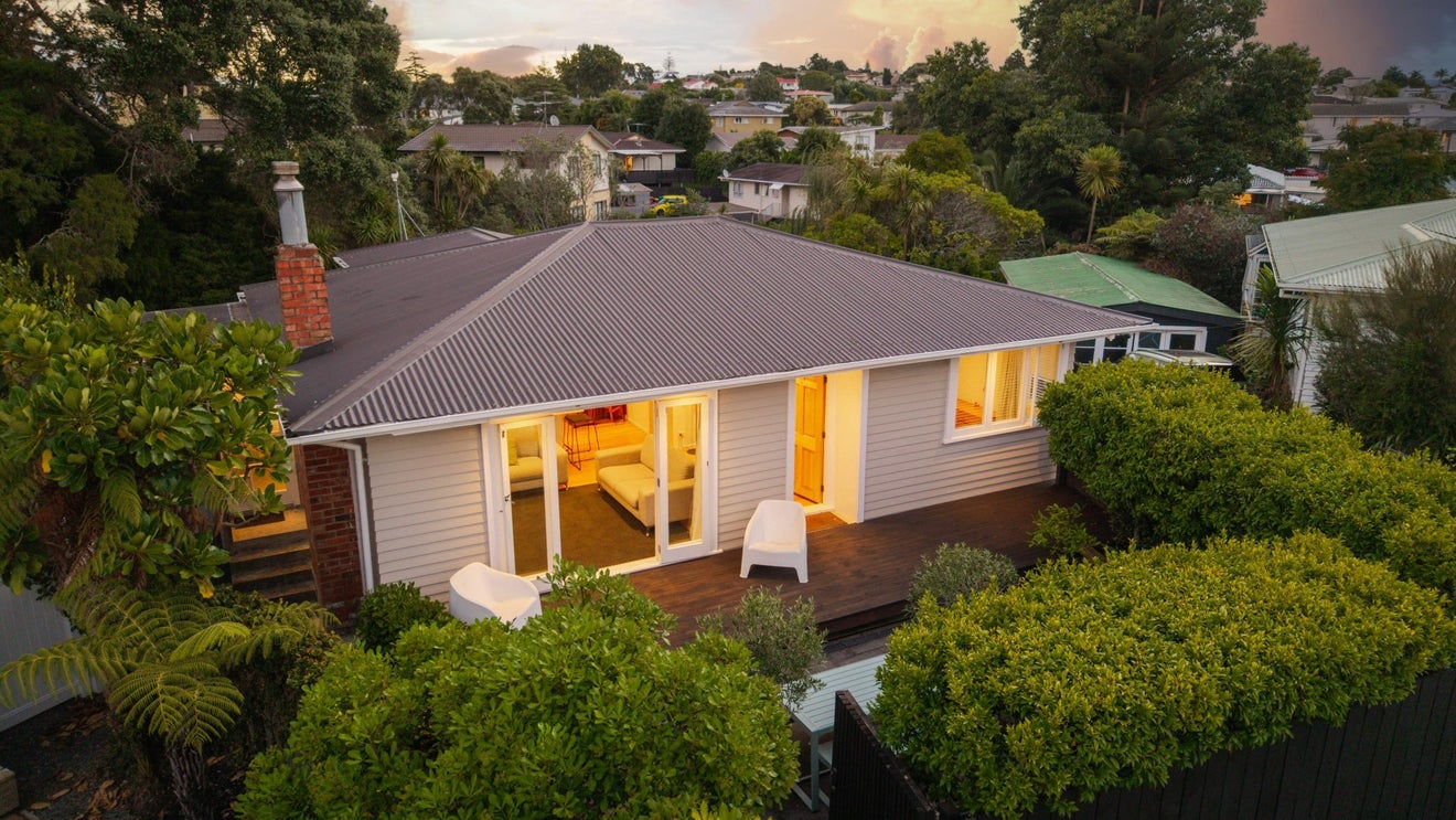 17 Poto Street, Te Atatu South, Auckland - Carousel 2