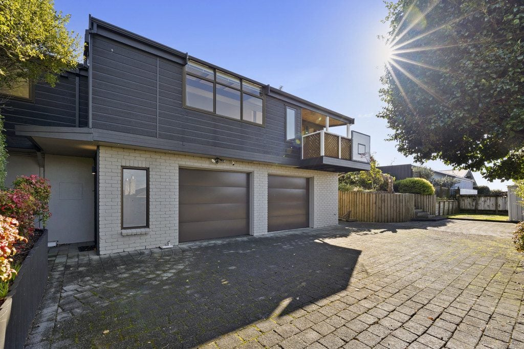 72A Tukapa Street, Westown, New Plymouth - Carousel 1