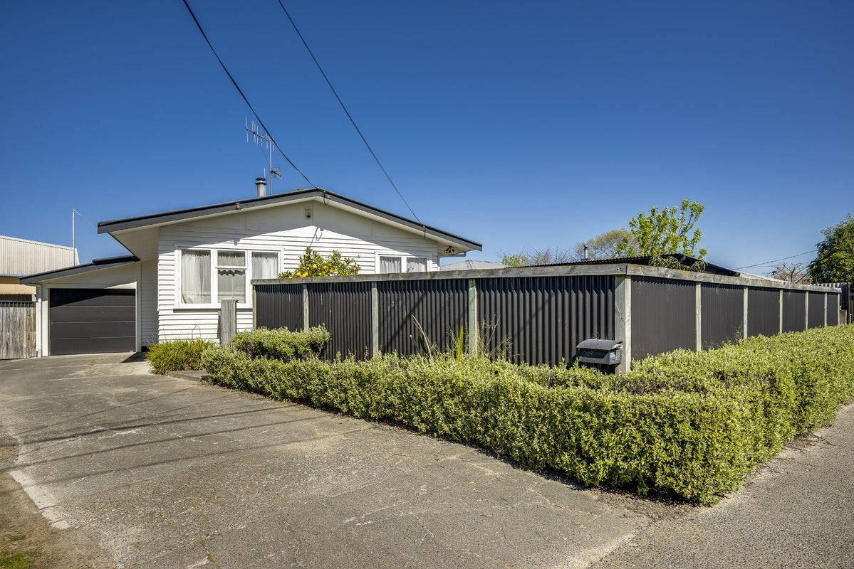42 Murphy Road, Taradale, Napier - Carousel 1