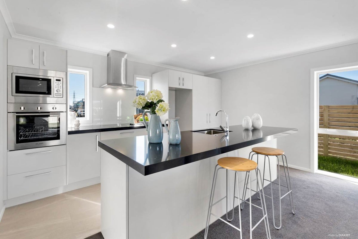 21 Soaring Bird Drive, Takanini, Auckland - Carousel 2