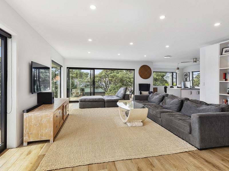 12 Inglis Street, Seatoun, Wellington - Carousel 2