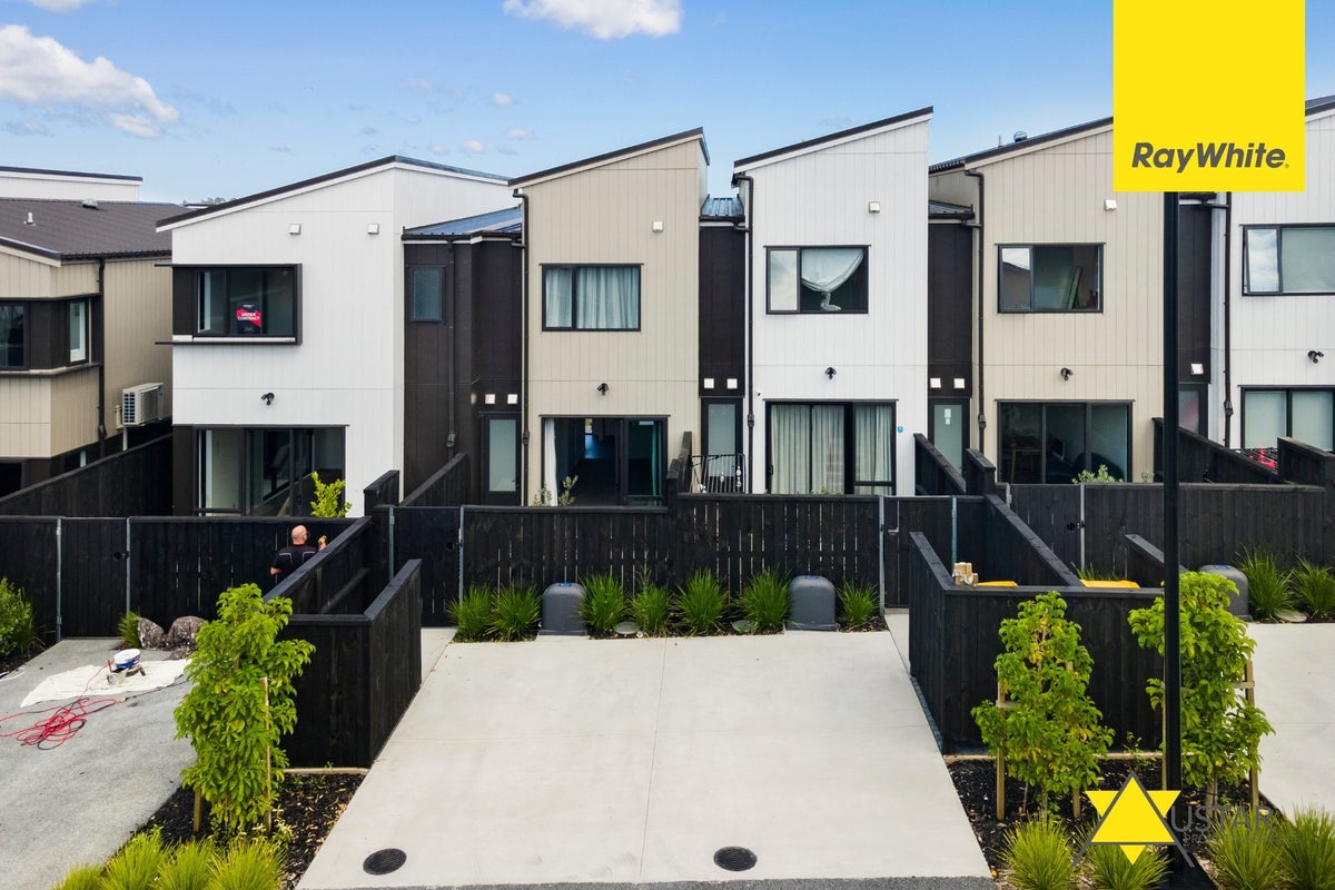 29 Oranga Drive, Westgate, Auckland - Carousel 2