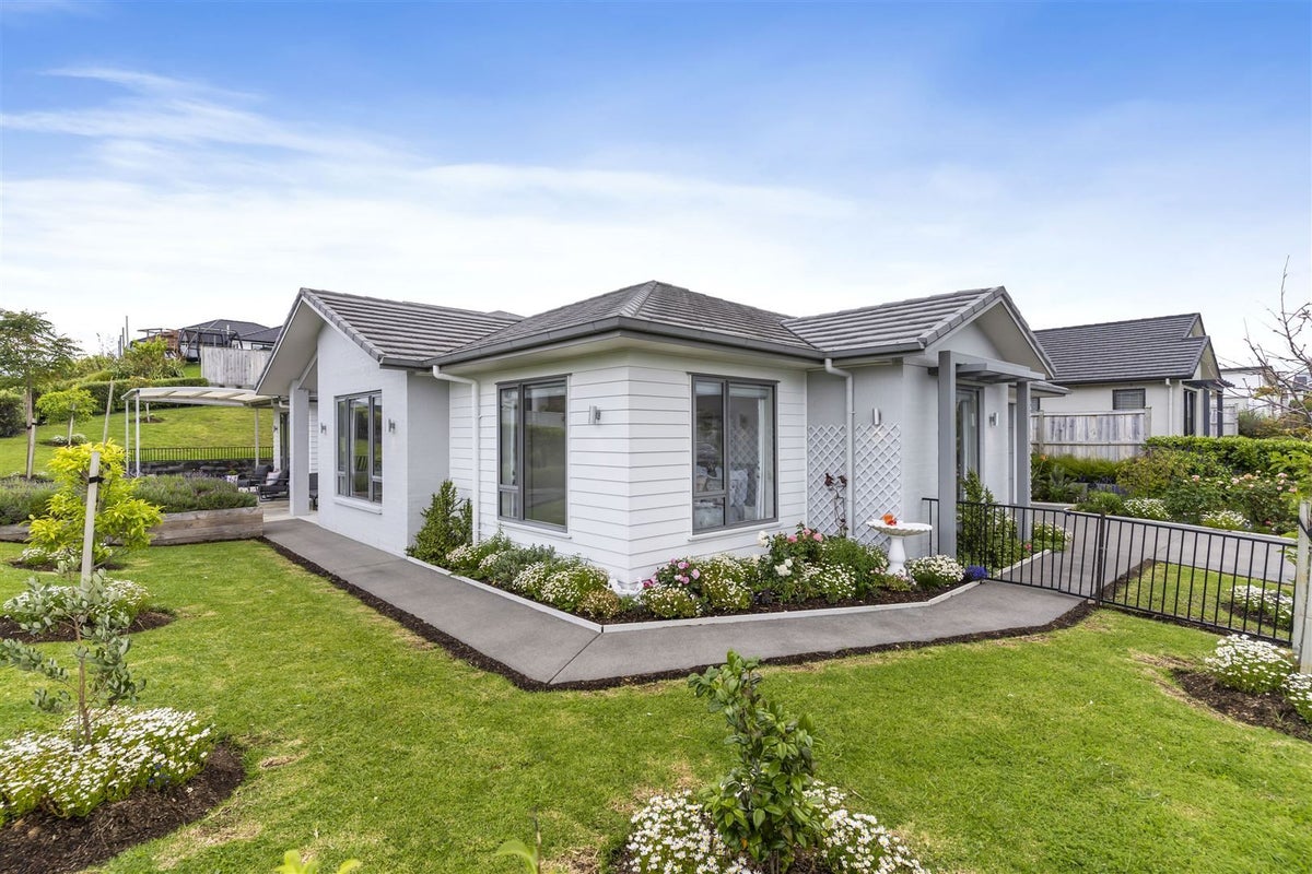 2 Doidge Street, Beachlands, Auckland - Carousel 2