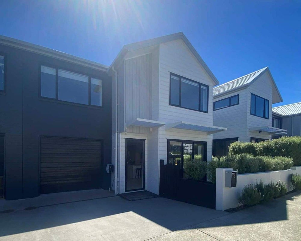 15 Seafarer Crescent, Stanmore Bay, Whangaparaoa - Carousel 1