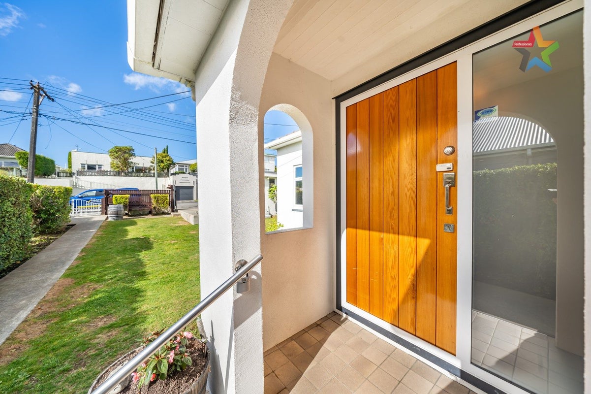 6 Monaghan Avenue, Karori, Wellington - Carousel 1