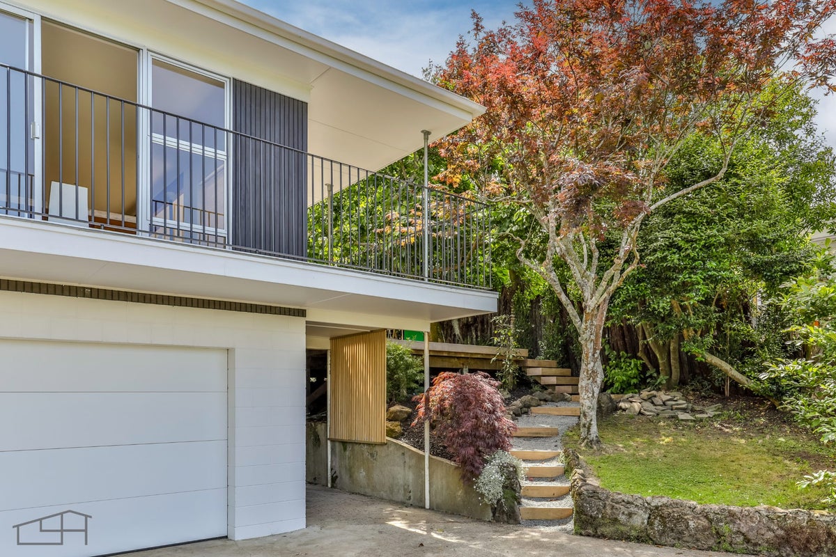 61 West Lynn Road, Titirangi, Auckland - Carousel 2
