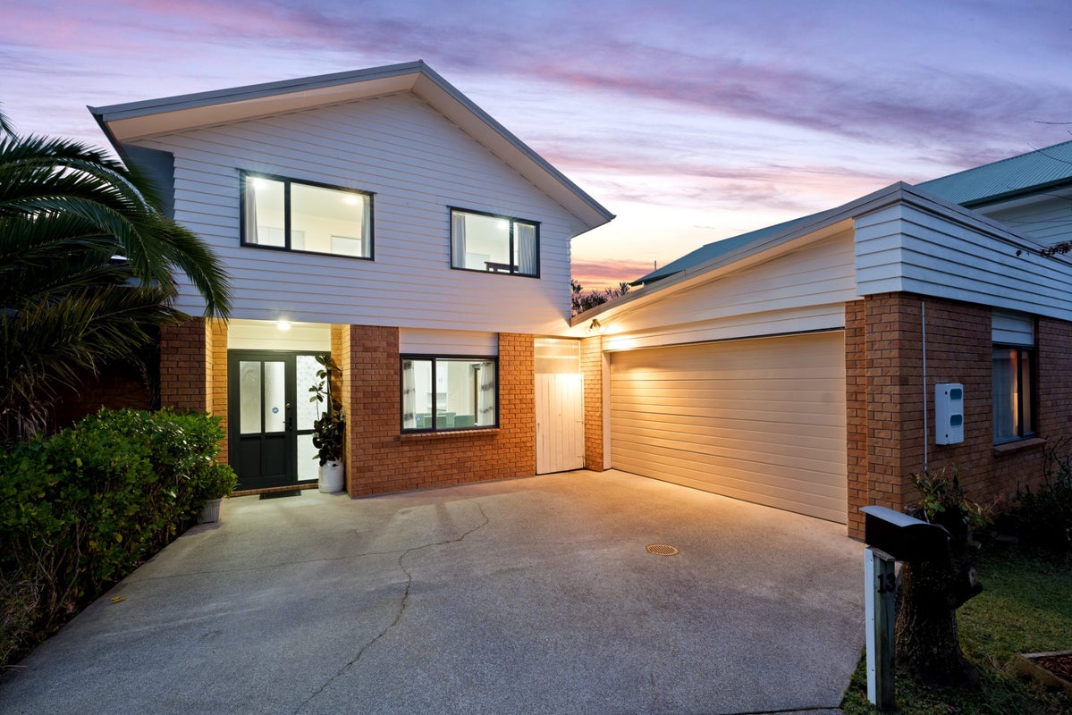 13 Pyramid Place, Glen Eden, Auckland - Carousel 33