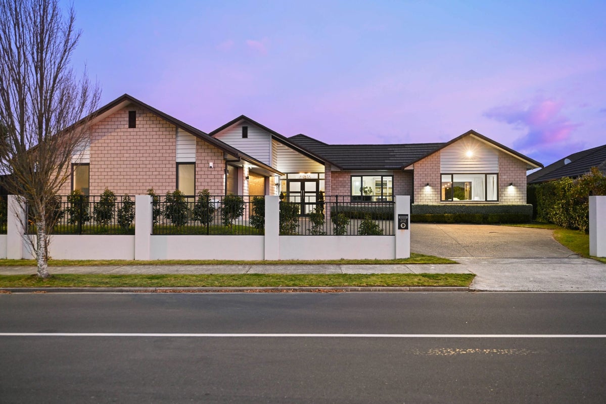 202 Saint James Drive, Huntington, Hamilton - Carousel 1