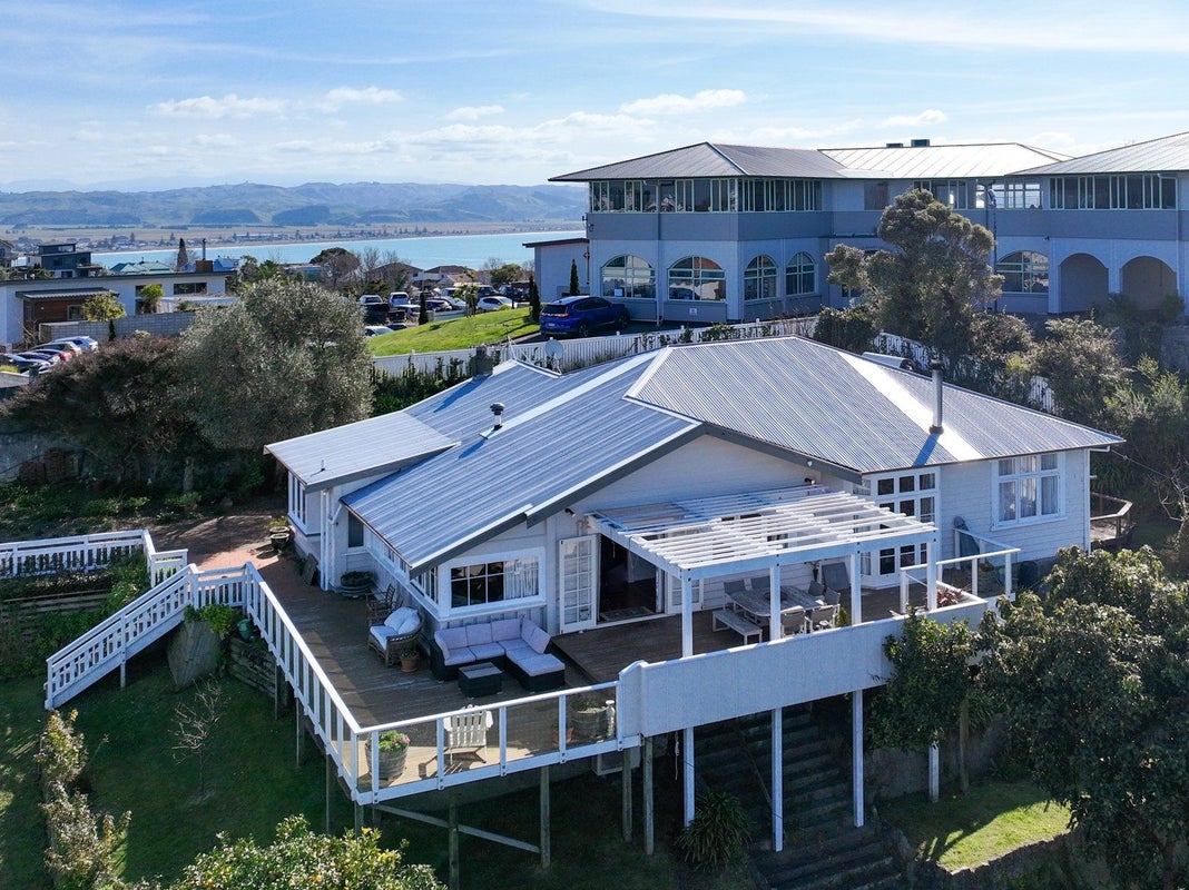 21 Cobden Road, Bluff Hill, Napier - Carousel 16