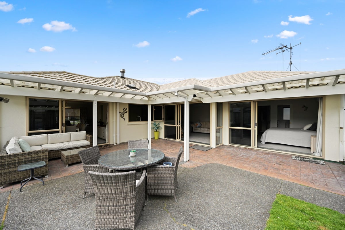 26 Montrose Crescent, Huntington, Hamilton - Carousel 19