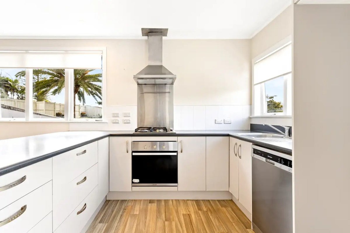 16 Saffron Street, Birkdale, Auckland - Carousel 1