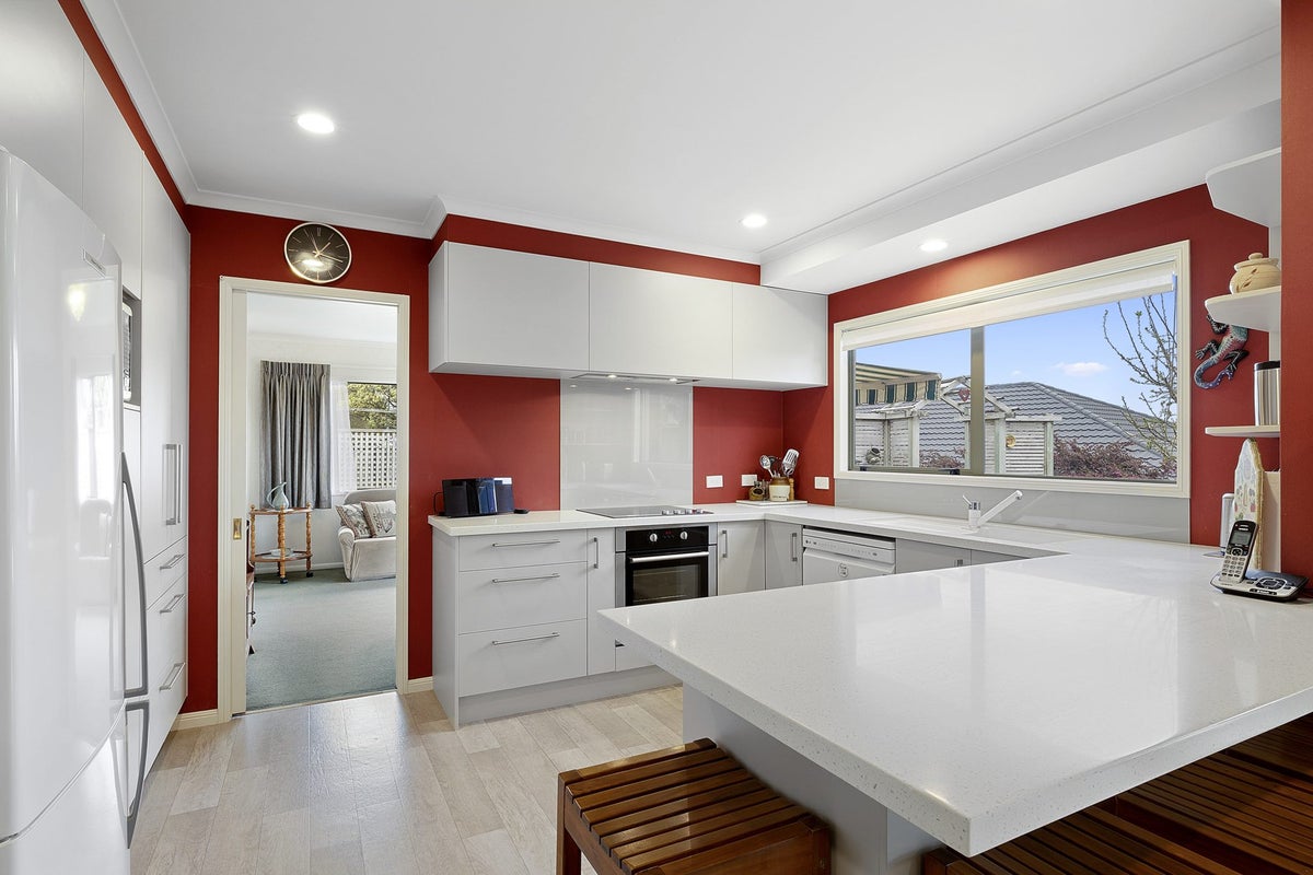 14 Shelter Grove, Frankleigh Park, New Plymouth - Carousel 2