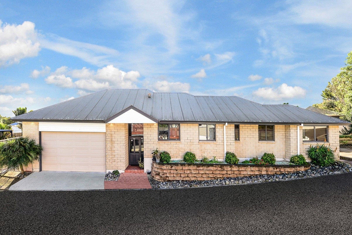 18C Alison Street, Hamilton Lake, Hamilton - Carousel 1