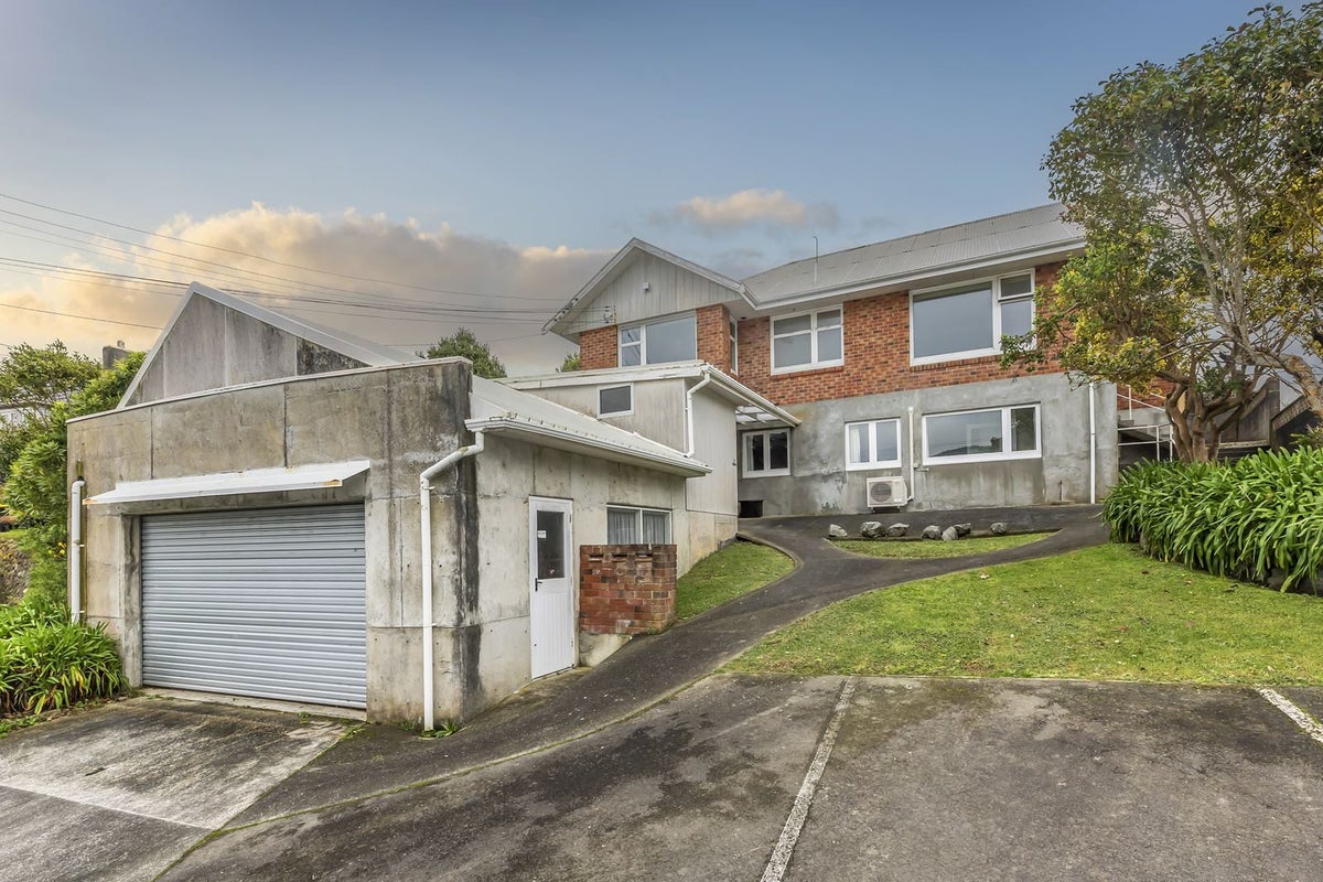 5 Coates Street, Tawa, Wellington - Carousel 23