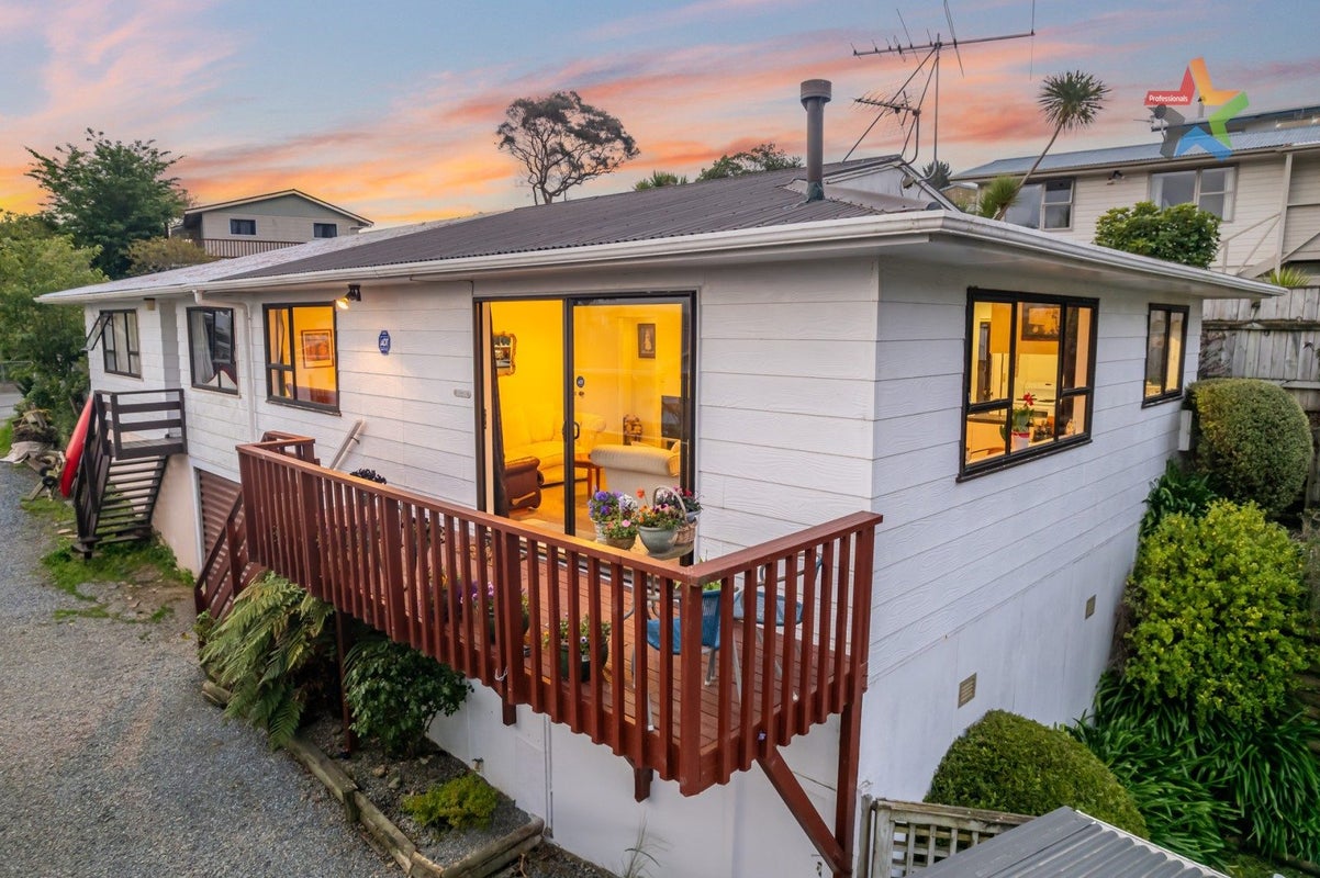 2/96 Lord ST, Stokes Valley, Lower Hutt - Carousel 1