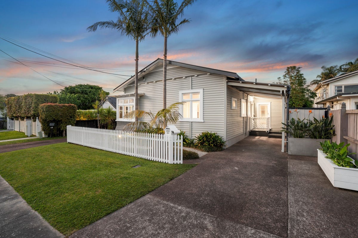 82A Ngataringa Road, Devonport, Auckland - Carousel 1