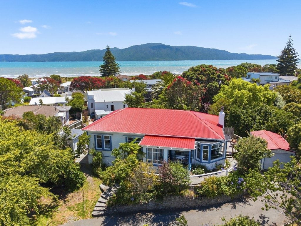 15 Golf Road, Paraparaumu Beach, Paraparaumu - Carousel 1
