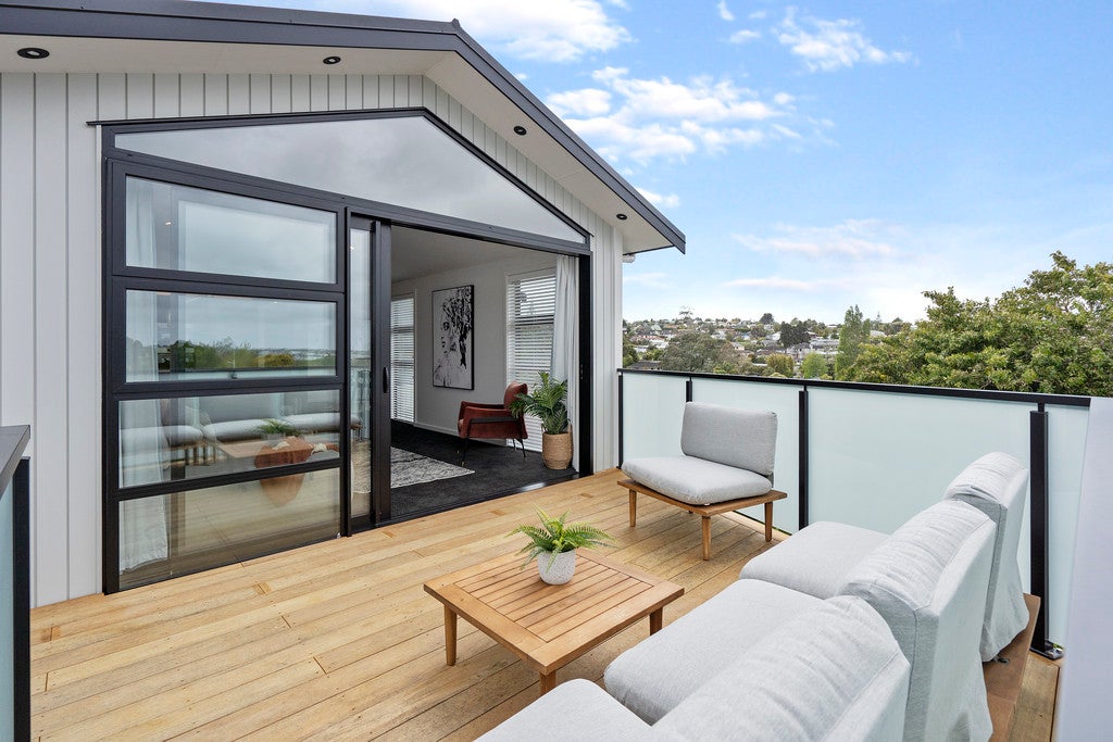 29 Tonkin Drive, Sunnynook, Auckland - Carousel 1