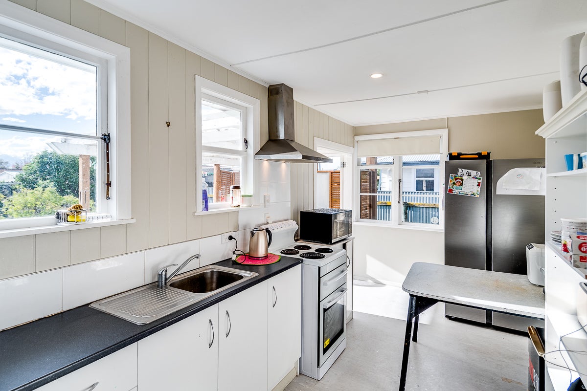 5 Plowman Crescent, Onekawa, Napier - Carousel 2