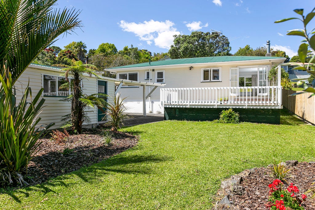 13 Ragley Street, Titirangi, Auckland - Carousel 2