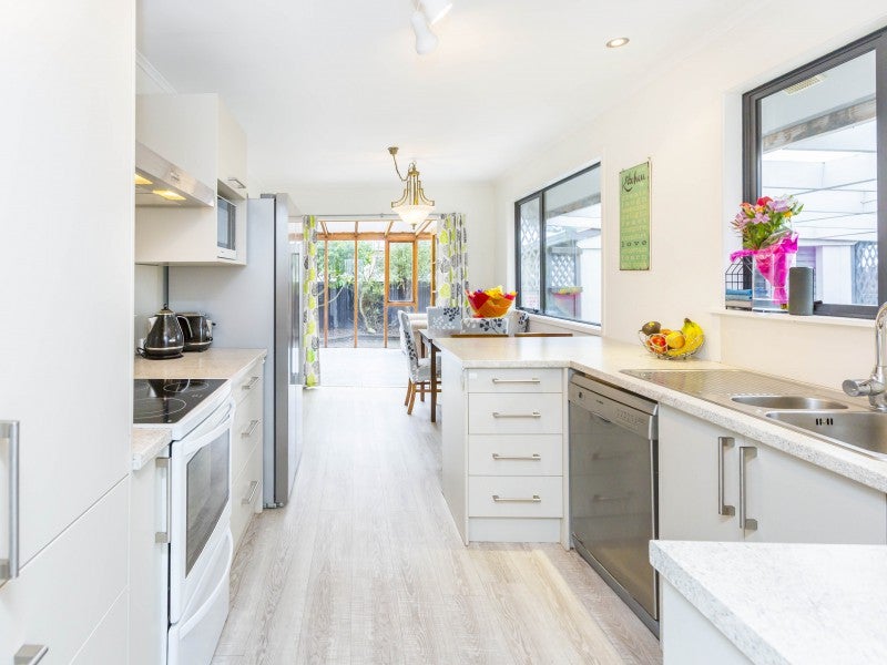 13 Gemstone Drive, Birchville, Upper Hutt - Carousel 2