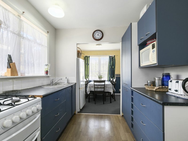 65 Parkway, Wainuiomata, Lower Hutt - Carousel 2