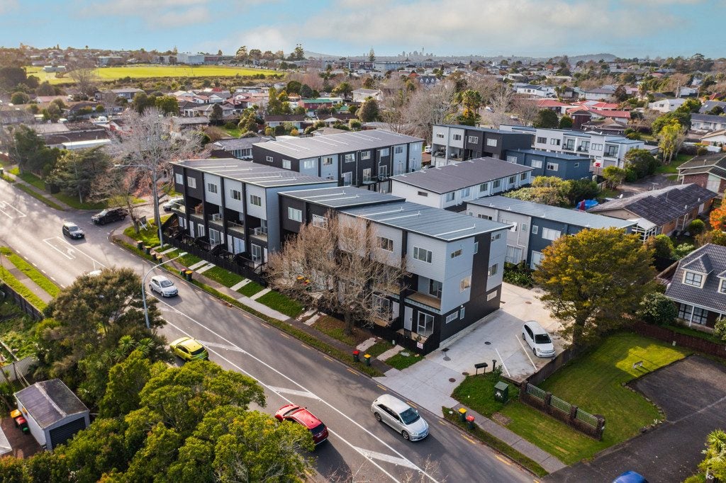 57B Edmonton Road, Henderson, Auckland - Carousel 1