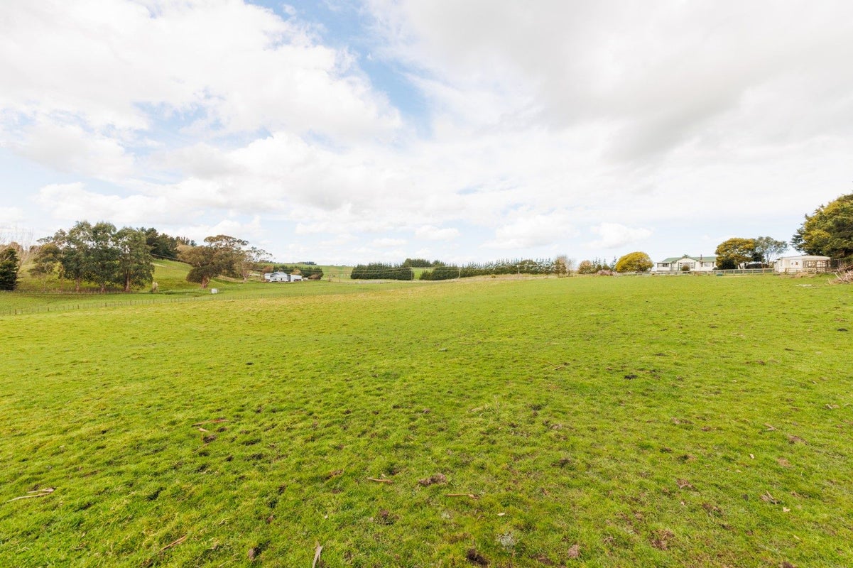 161 Cemetery Road, Sanson, Palmerston North - Carousel 38