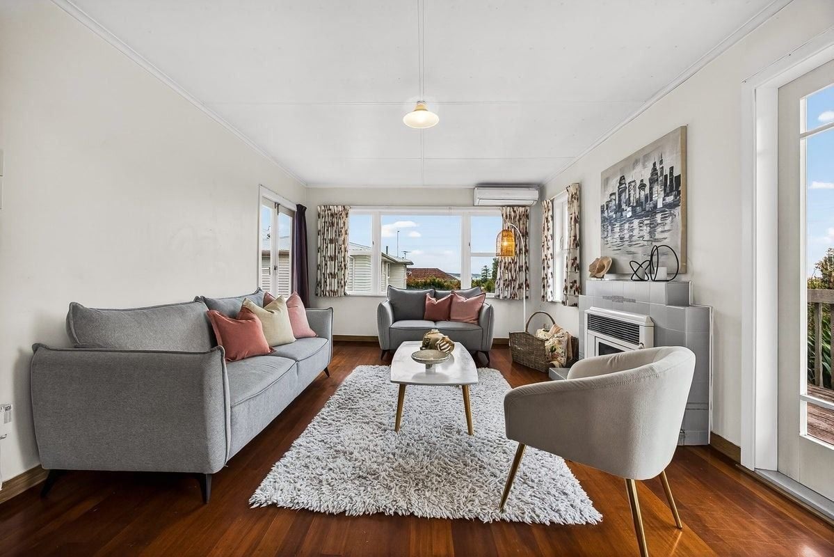49 Tiroroa Avenue, Te Atatu South, Auckland - Carousel 2