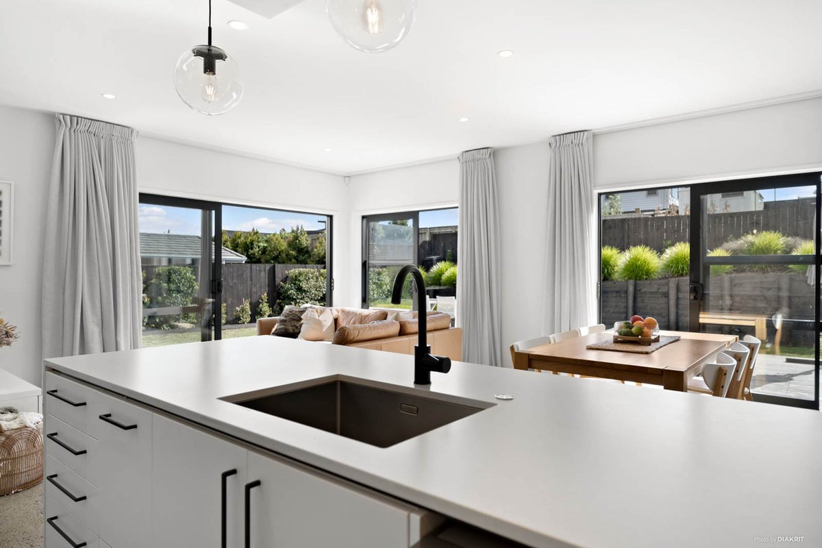 148 Eighth View Avenue, Beachlands, Auckland - Carousel 2