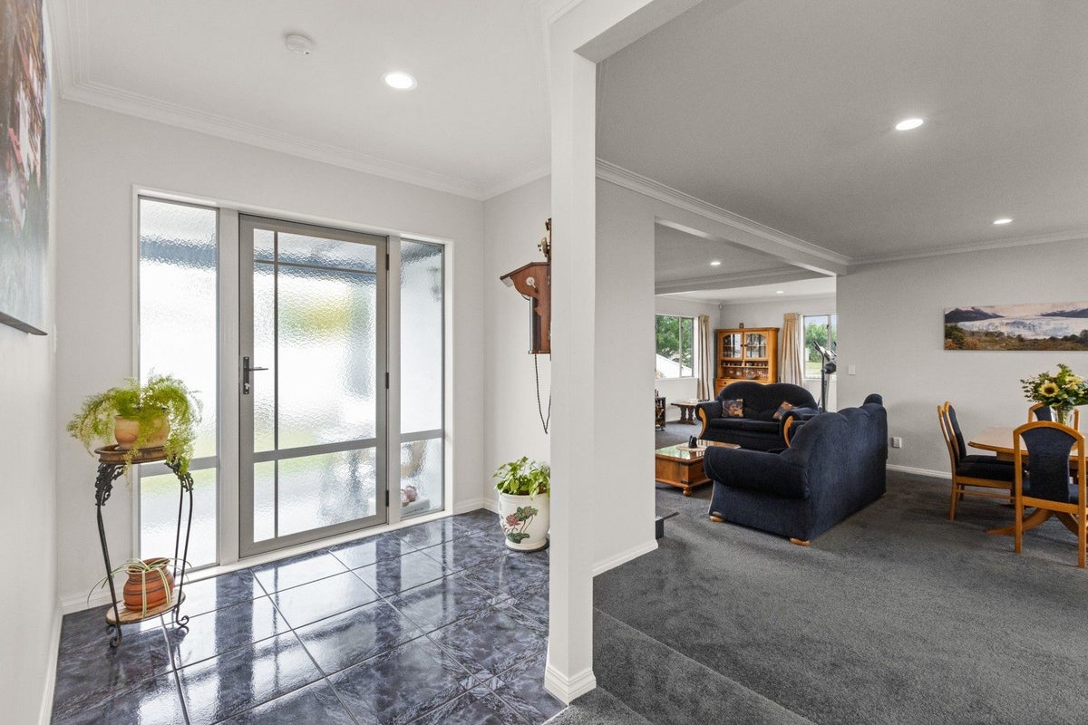 16 Jacaranda Place, Greenmeadows, Napier - Carousel 2