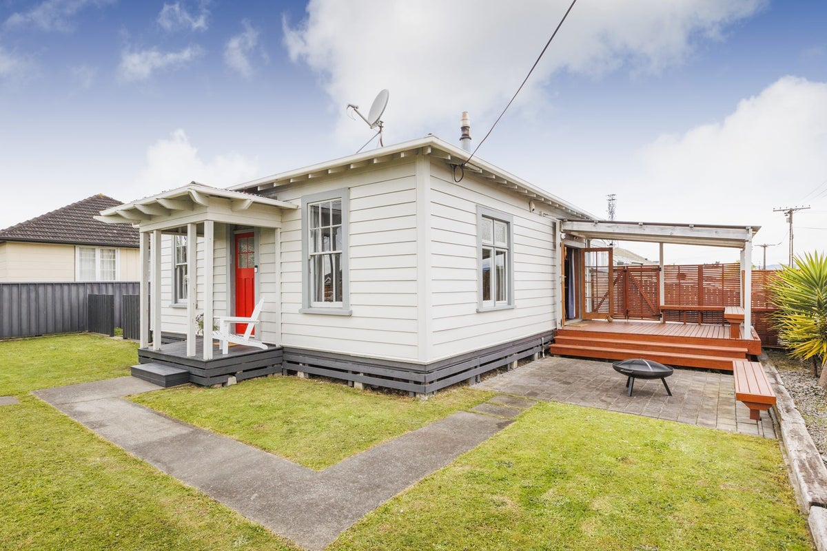9 Leeds Street, Milson, Palmerston North - Carousel 1