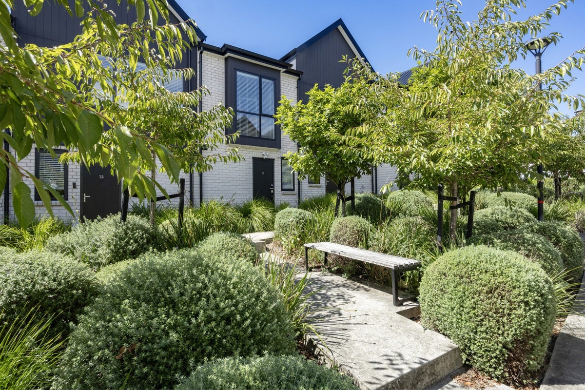 11 Wharara Lane, Massey, Auckland - Carousel 1