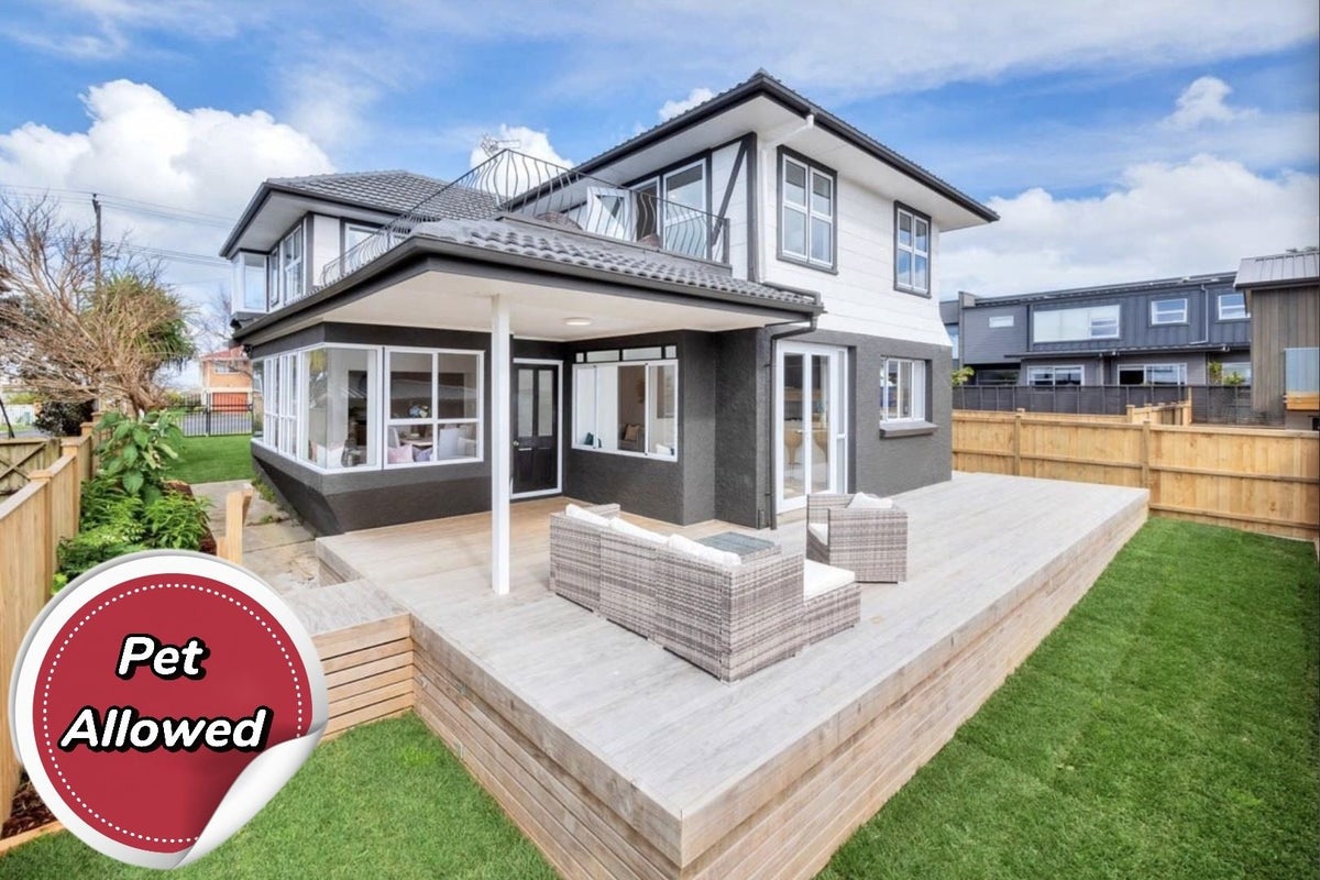 41 Knights Road, Rothesay Bay, Auckland - Carousel 1