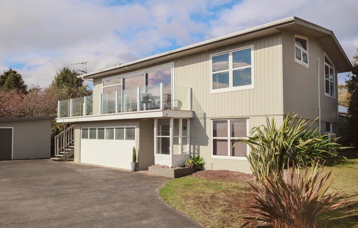 4 Weka Road, Waipahihi, Taupo - Carousel 1
