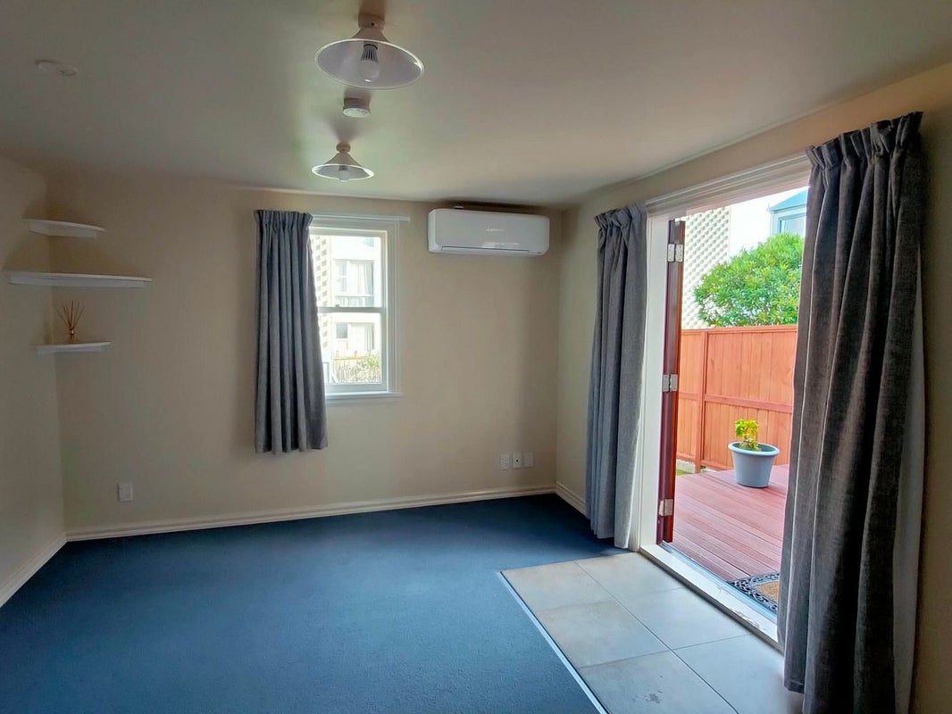 60 Austin Street, Mount Victoria, Wellington - Carousel 2