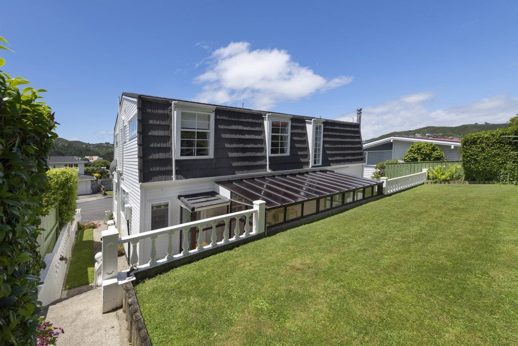 7 Epping Grove, Karori, Wellington - Carousel 2