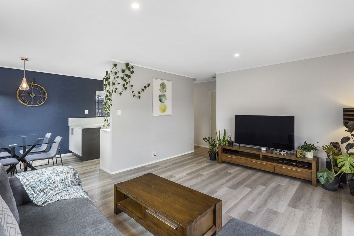 24 Bayside Avenue, Te Atatu Peninsula, Auckland - Carousel 2