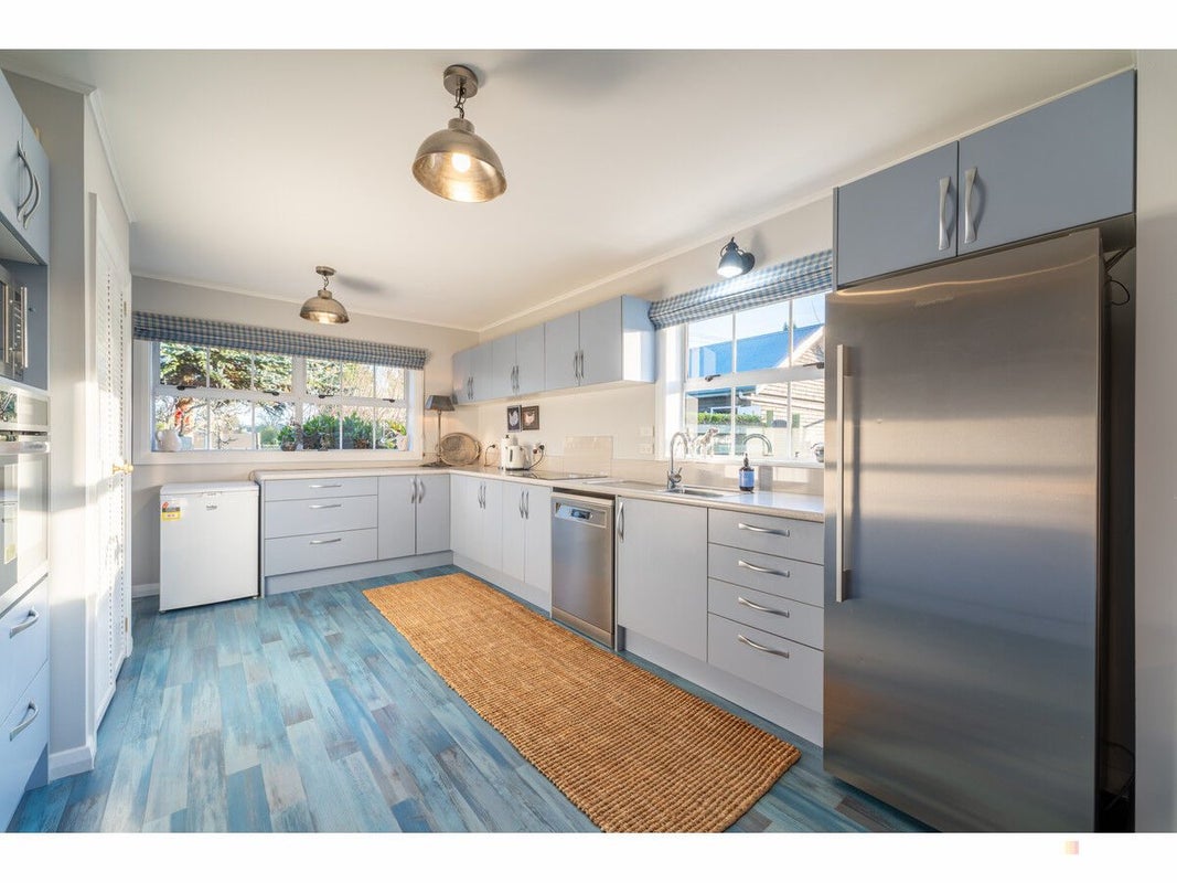 100 Oak Street, Orari - Carousel 2