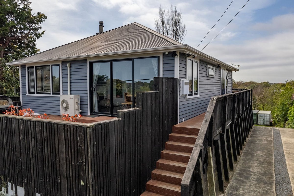 16 Tui Road, Raumati Beach, Paraparaumu - Carousel 2