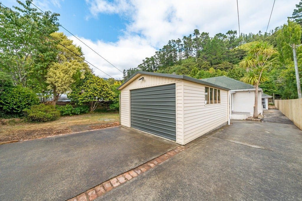 122 Hine Road, Wainuiomata, Lower Hutt - Carousel 26