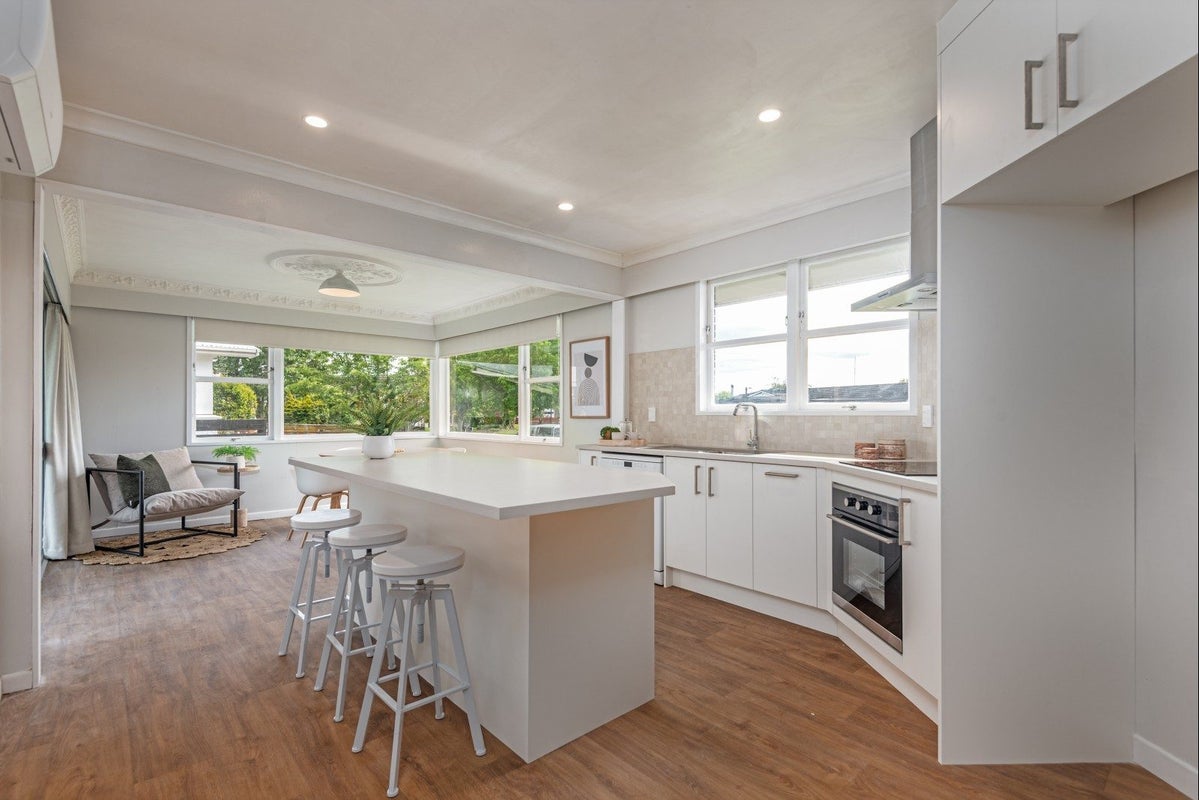 6 Anaru Place, Awapuni, Palmerston North - Carousel 2
