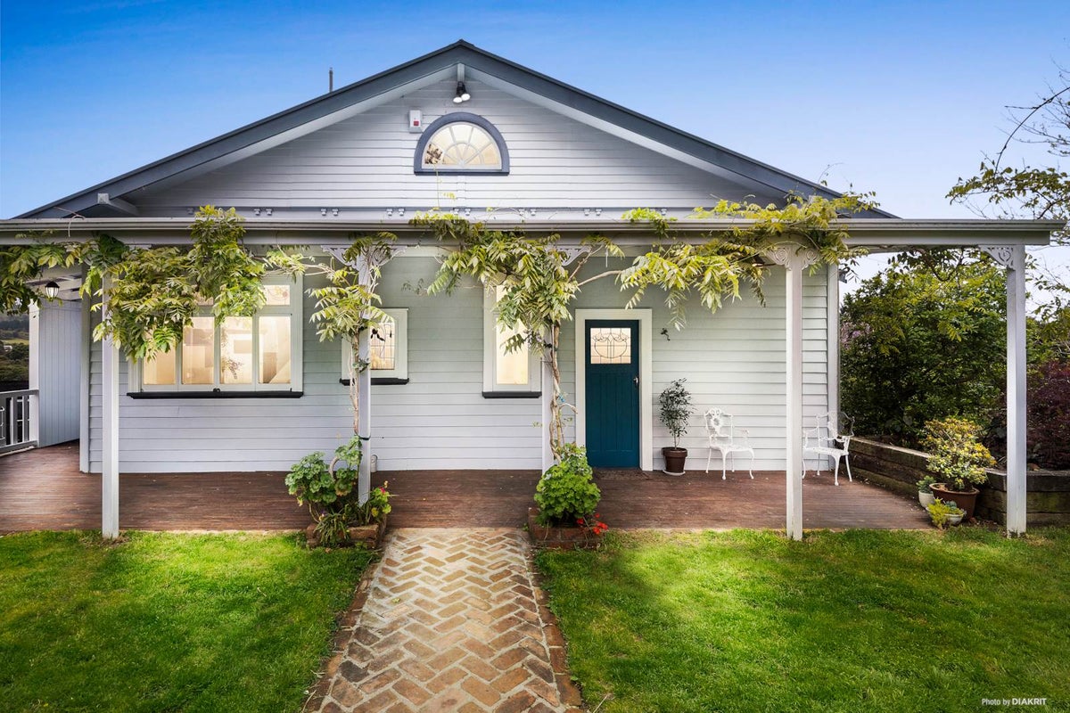 44 Puketaha Road, Swanson, Auckland - Carousel 1