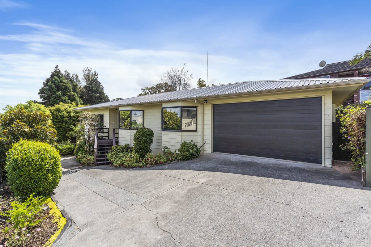 1/5 Howard Road, Northcote, Auckland - Carousel 1