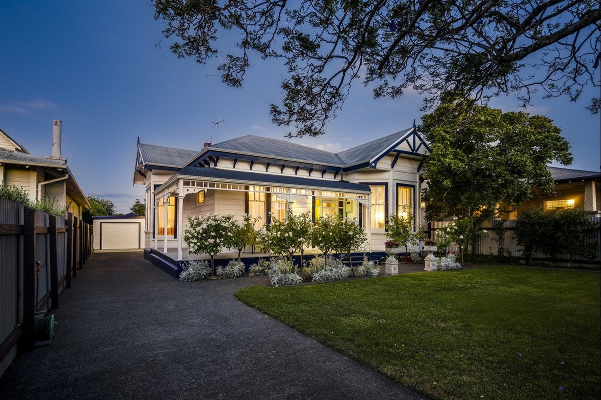 11 Nelson Crescent, Napier South, Napier - Carousel 2